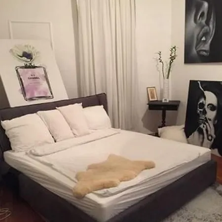 3 Welcoming Bedrooms + Large Terrace 아파트